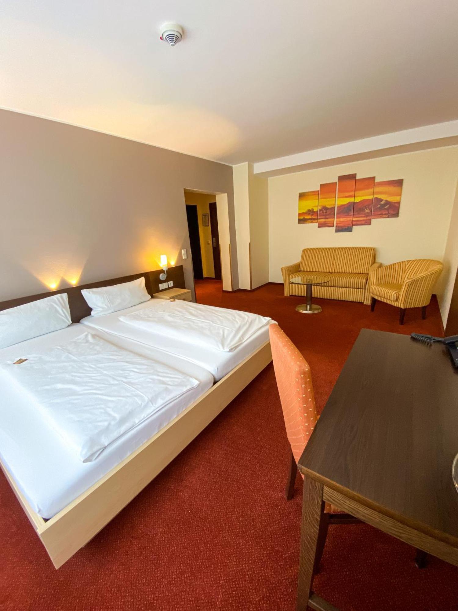 Phoenix Hotel Bergneustadt Esterno foto