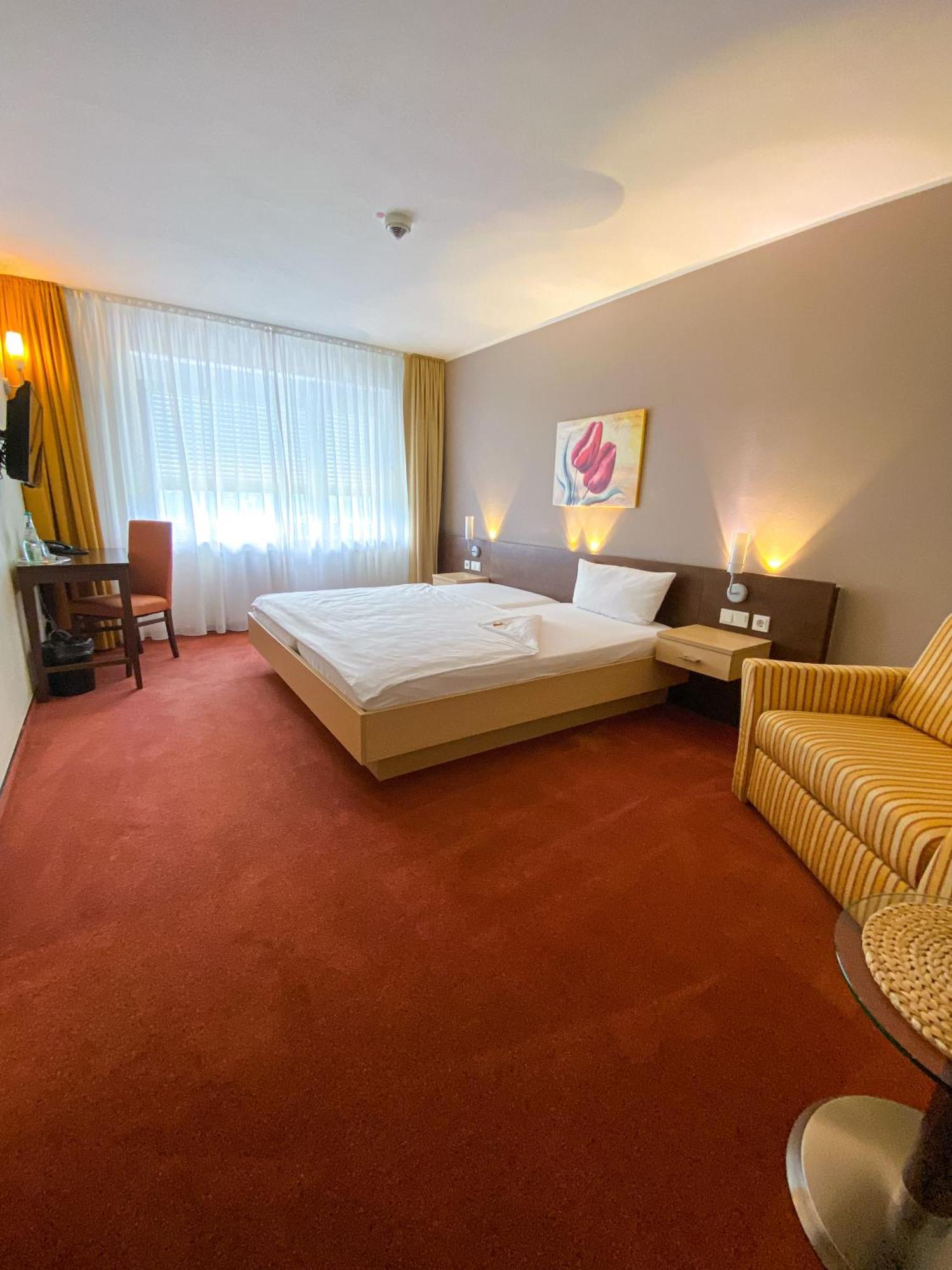 Phoenix Hotel Bergneustadt Esterno foto