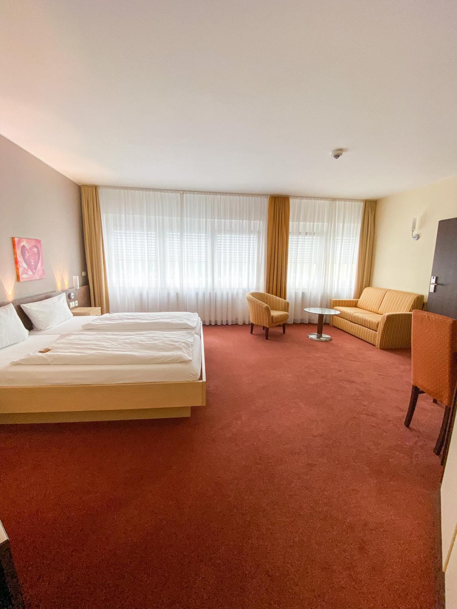 Phoenix Hotel Bergneustadt Esterno foto