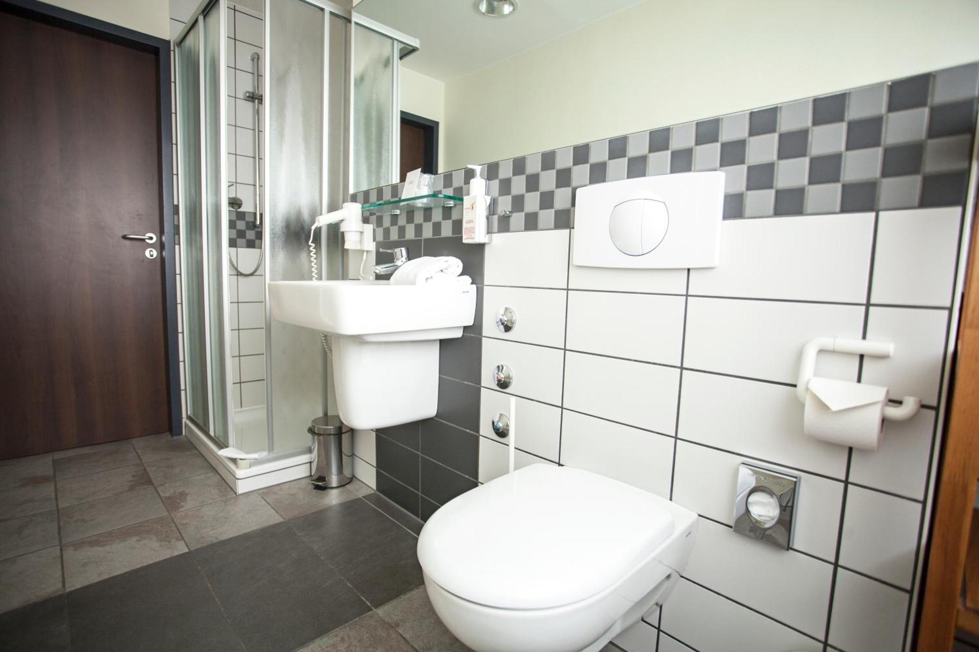 Phoenix Hotel Bergneustadt Esterno foto