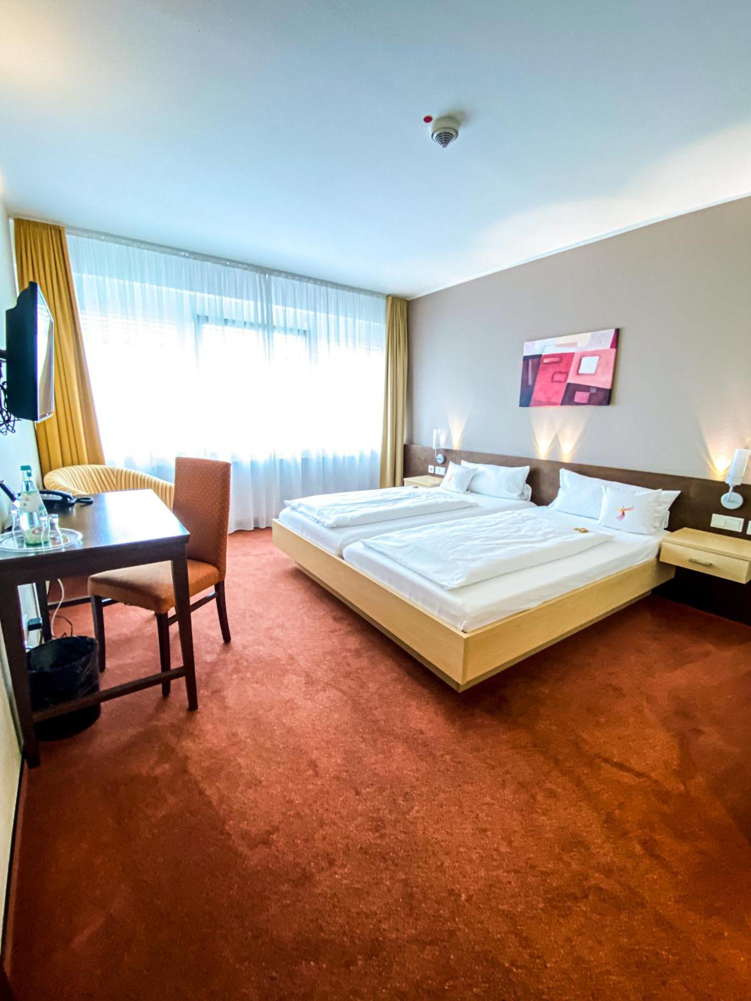 Phoenix Hotel Bergneustadt Esterno foto