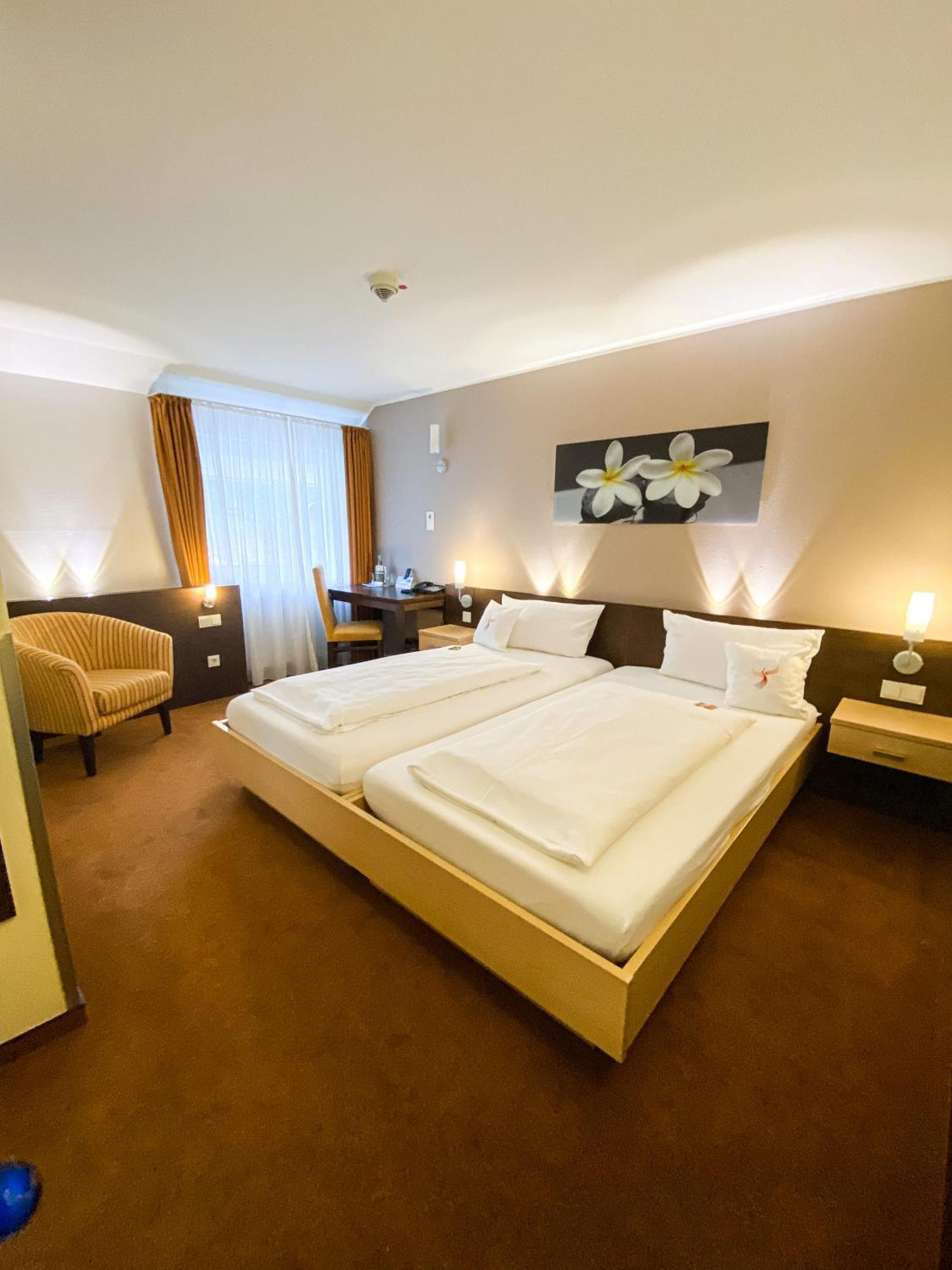 Phoenix Hotel Bergneustadt Esterno foto