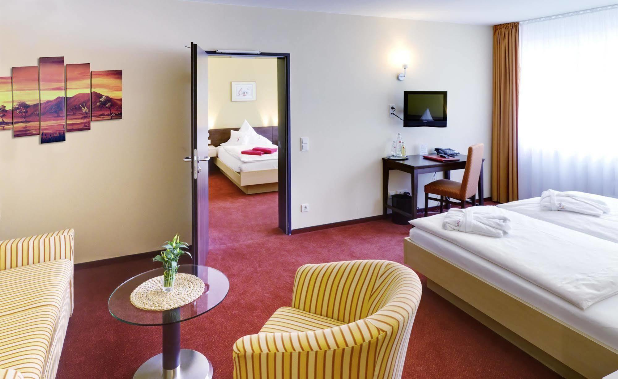 Phoenix Hotel Bergneustadt Esterno foto